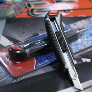 Нож канцелярский "Albion Hi-Tech", 18 мм фото книги